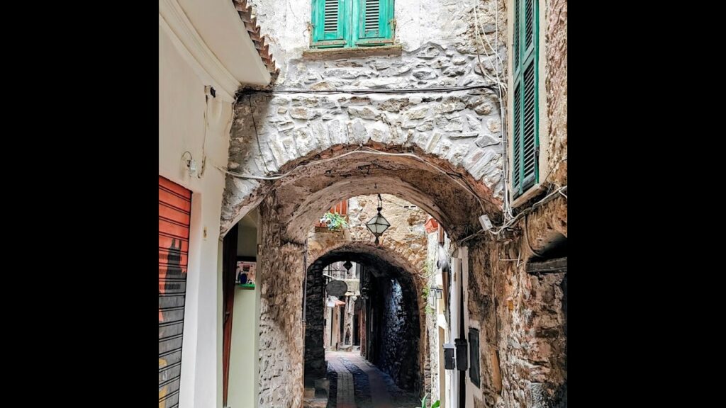 Video: Dolceacqua e la leggenda di Lucrezia